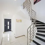 Essenza In Near With Private Pool & Pet Friendly Villa *
