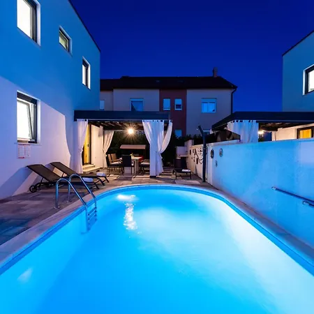 Essenza In Near With Private Pool & Pet Friendly Villa *