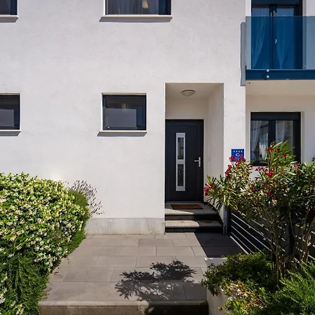 Villa Essenza In Near With Private Pool & Pet Friendly
