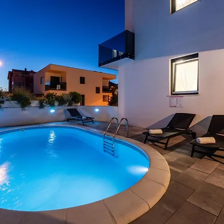 Essenza In Near With Private Pool & Pet Friendly * 沃迪切