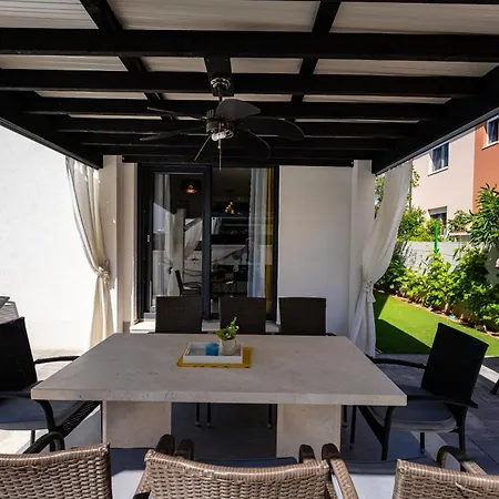 Essenza In Near With Private Pool & Pet Friendly Villa *