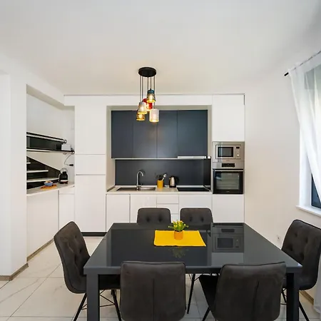 Essenza In Near With Private Pool & Pet Friendly