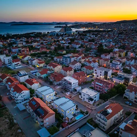 Essenza In Near With Private Pool & Pet Friendly