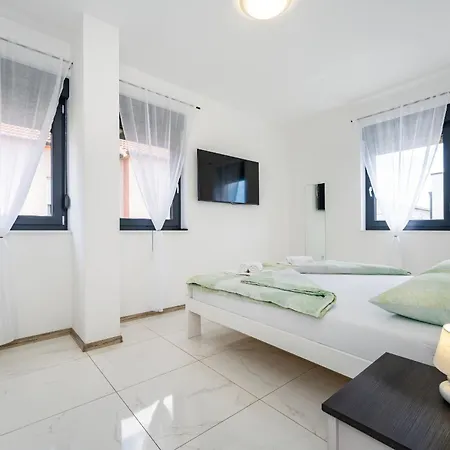 Essenza In Near With Private Pool & Pet Friendly Villa Vodice