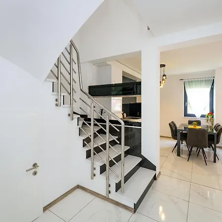 别墅 Essenza In Near With Private Pool & Pet Friendly 沃迪切