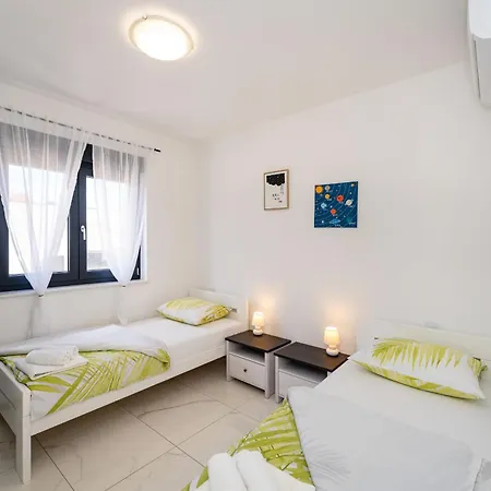 Essenza In Near With Private Pool & Pet Friendly *