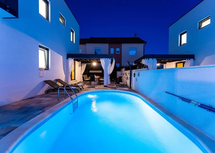 Essenza In Near With Private Pool & Pet Friendly Vila *