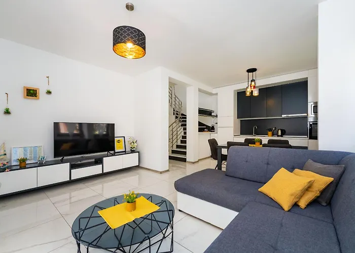 Essenza In Near With Private Pool & Pet Friendly Vila