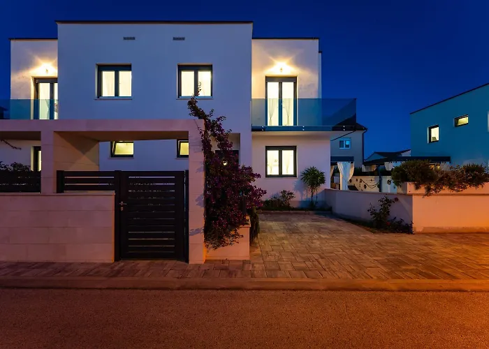 Essenza In Near With Private Pool & Pet Friendly Vila *