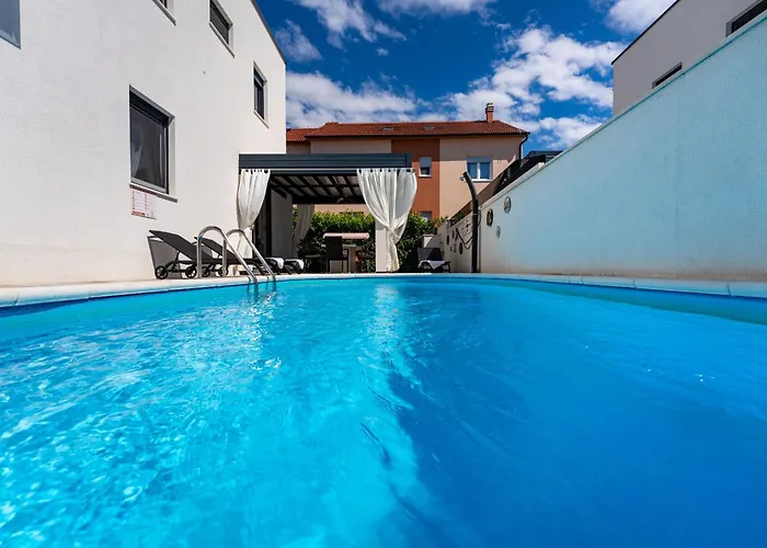 Vila Essenza In Near With Private Pool & Pet Friendly *