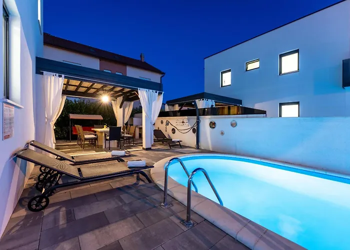Vila Essenza In Near With Private Pool & Pet Friendly *