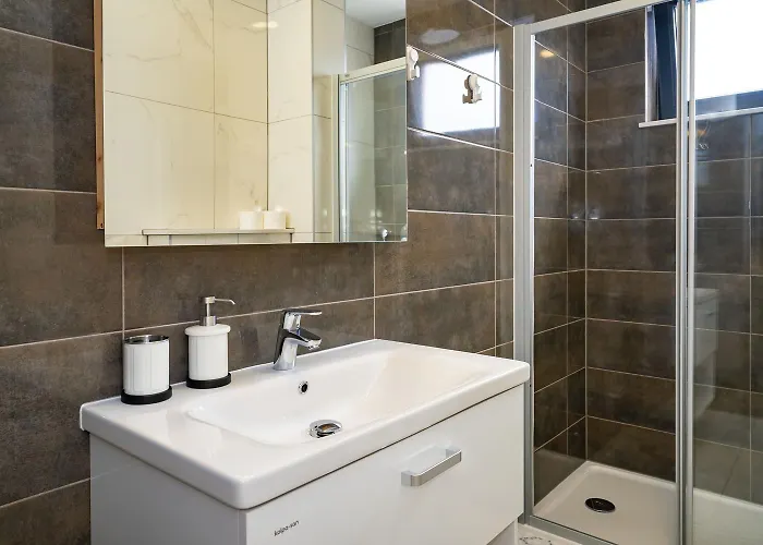 Essenza In Near With Private Pool & Pet Friendly Vila