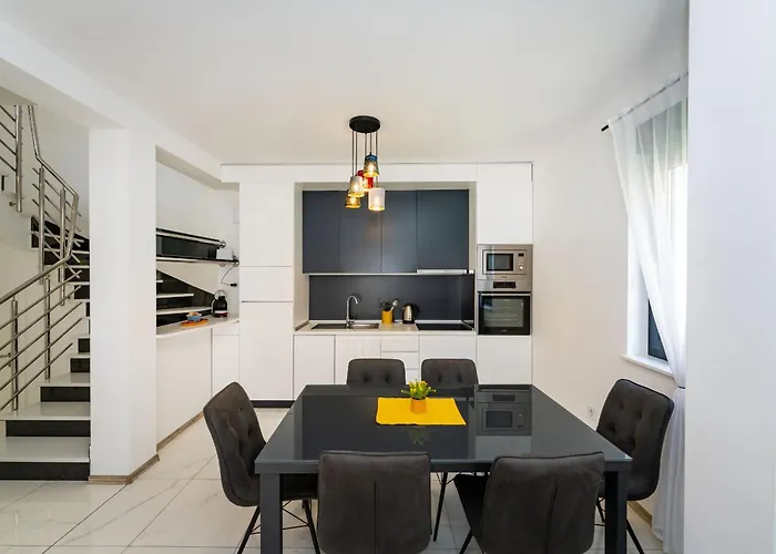 Essenza In Near With Private Pool & Pet Friendly