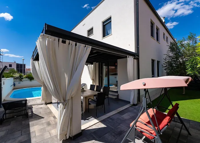 Vila Essenza In Near With Private Pool & Pet Friendly *