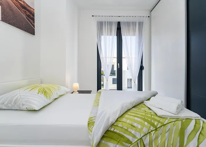 Essenza In Near With Private Pool & Pet Friendly Vila Vodice