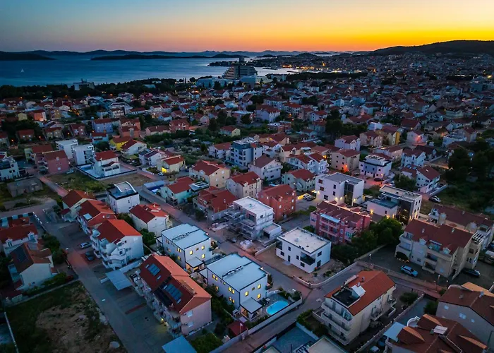 Essenza In Near With Private Pool & Pet Friendly