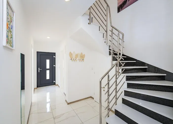 Essenza In Near With Private Pool & Pet Friendly Vila *