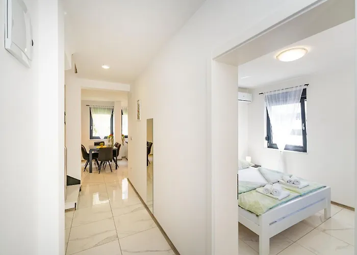 Essenza In Near With Private Pool & Pet Friendly Vila *