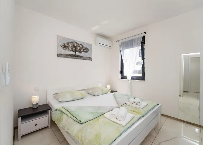 Vila Essenza In Near With Private Pool & Pet Friendly Vodice